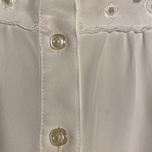 White eyelet collar/front, short sleeves, gathered back, 100% polyester. - Picture 5 of 8